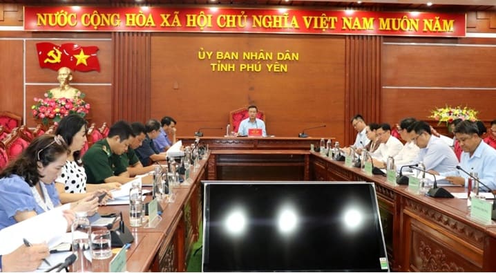 Cá lóc nướng cuốn lá sen non 1