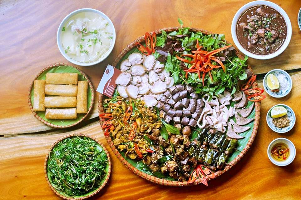 Cỗ "lá" xứ Mường 1