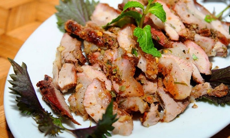 Gỏi lá và bê non nướng 1