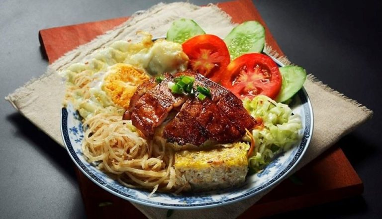 Cơm tấm Sài Gòn: Biểu tượng giao thoa văn hóa ẩm thực giữa phương Đông và phương Tây