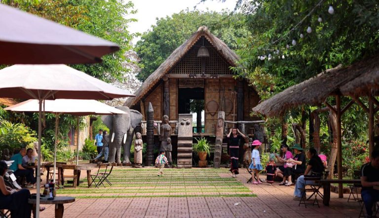 Nhà dài cộng đồng 
