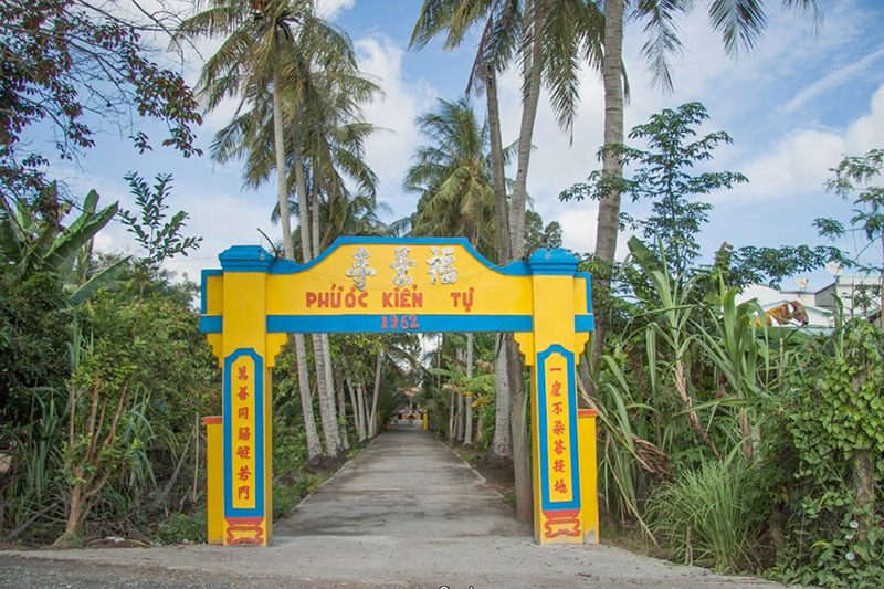 Vãn cảnh chùa Lá Sen, chiêm ngưỡng “vua” của các loại sen khổng lồ 3