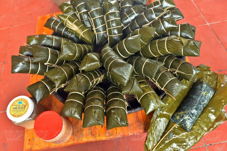 Bánh chưng đen – Tinh hoa ẩm thực của người Tày Bắc Hà