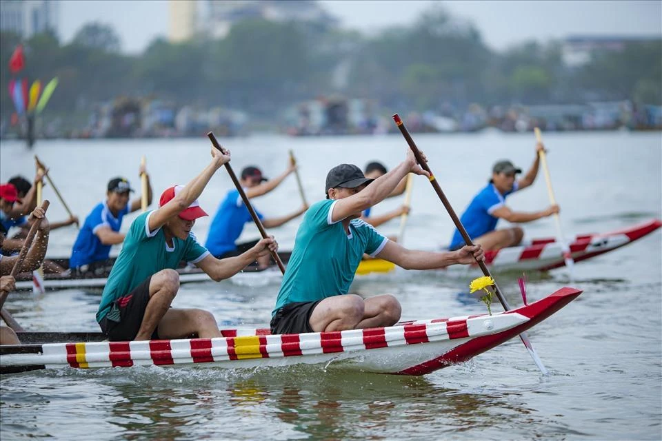 Hội đua ghe truyền thống: Lễ hội độc đáo tại Cố đô Huê· 9