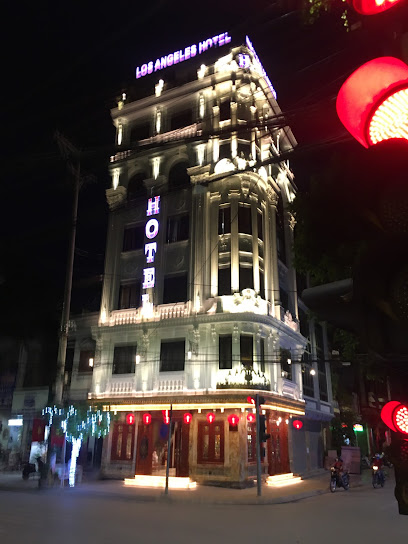 Hotel Los Angeles (2 sao)