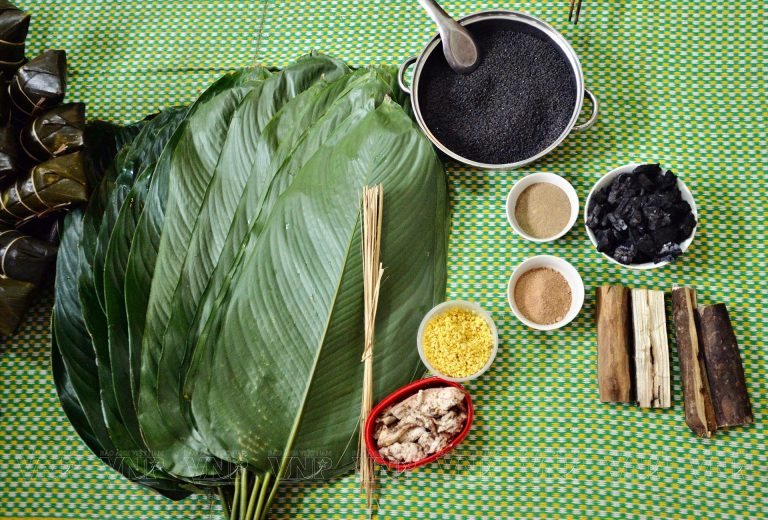 Bánh chưng đen – Tinh hoa ẩm thực của người Tày Bắc Hà