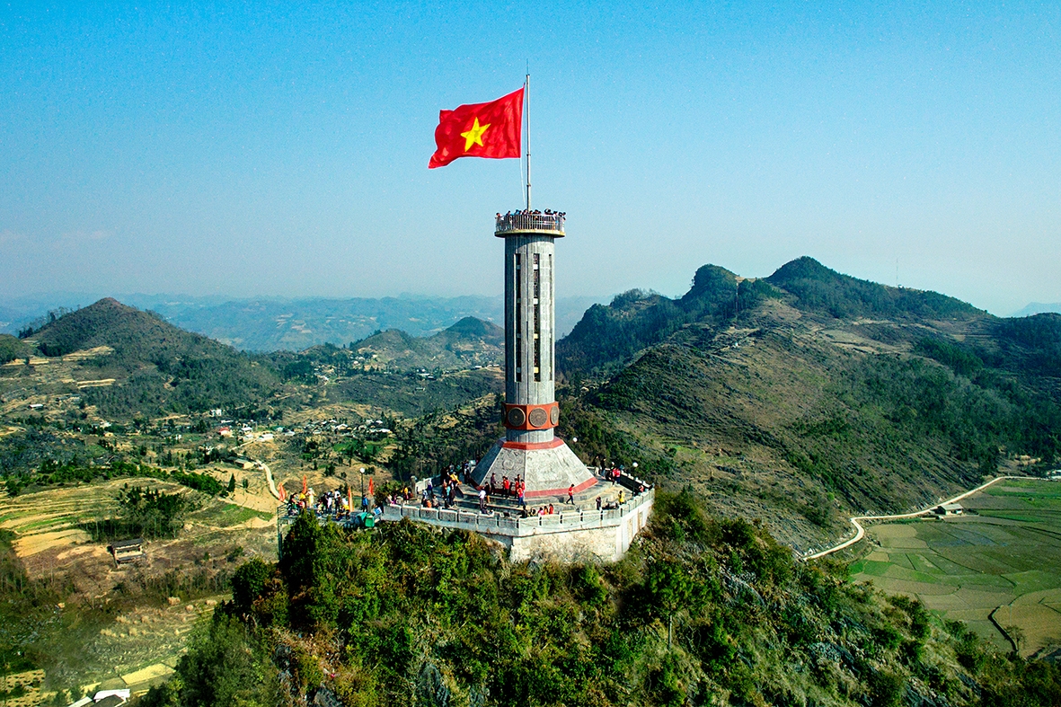 Cột cờ Lũng Cú: Biểu tượng thiêng liêng nơi địa đầu Tuyên Quang 1