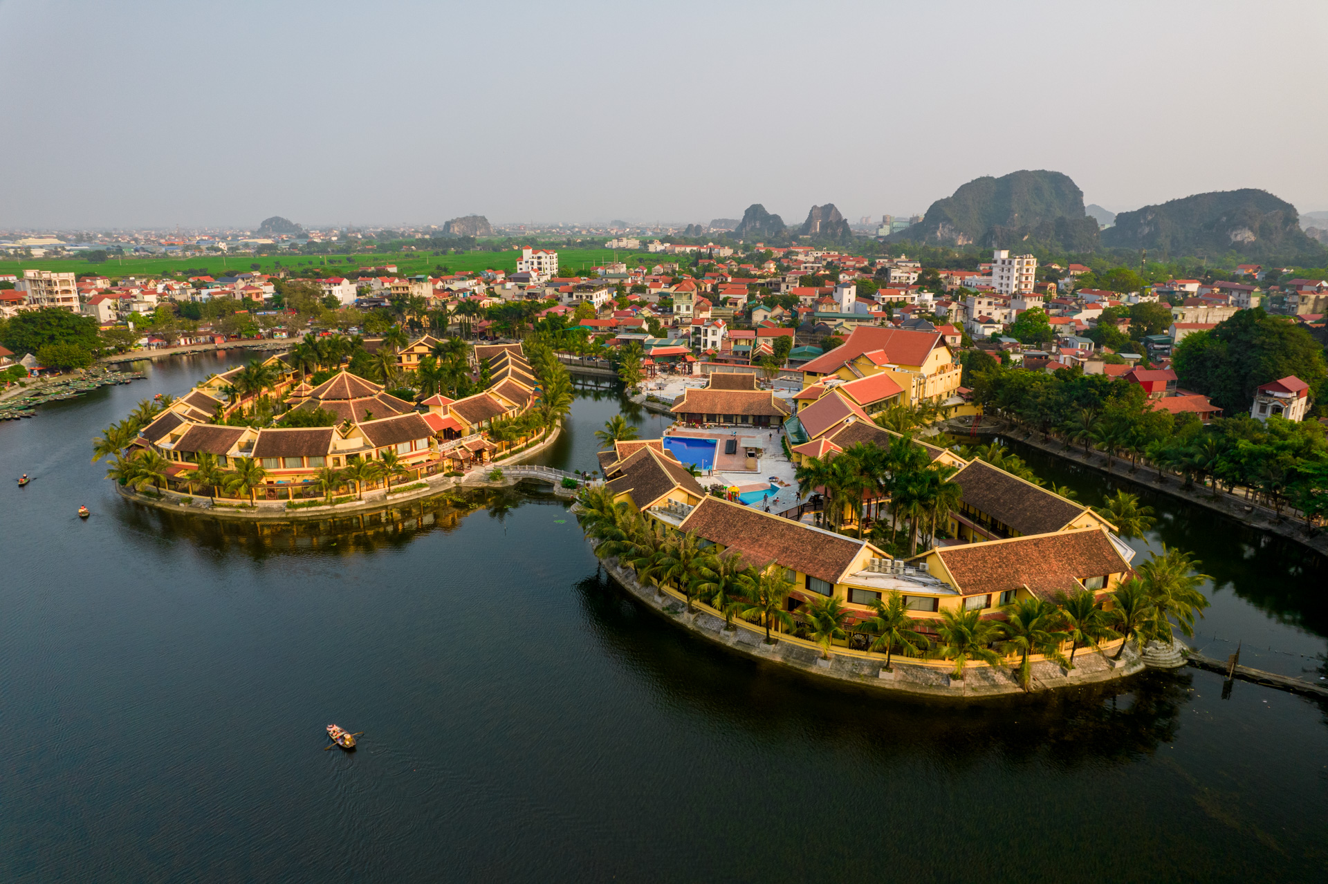 Combo Du Lịch Ninh Bình: Giải Pháp Hoàn Hảo Cho Chuyến Đi Tối Ưu! 3