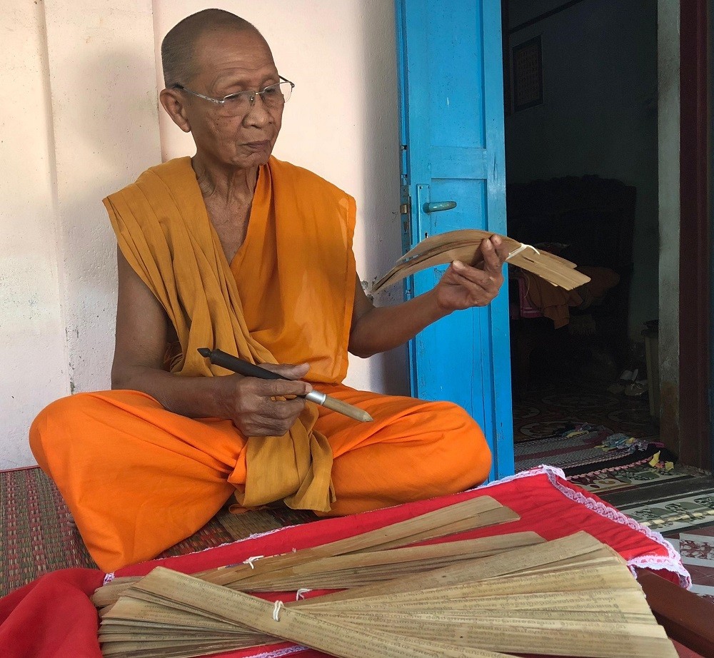 Tri thức và kỹ thuật viết chữ trên lá Buông – Di sản sống của người Khmer An Giang 7