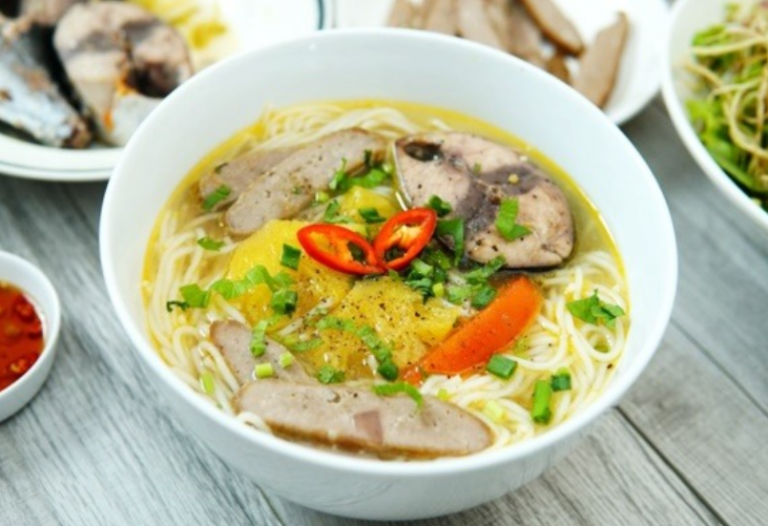 Bún cá ngừ um thơm nức mũi đậm đà hương vị miền Trung