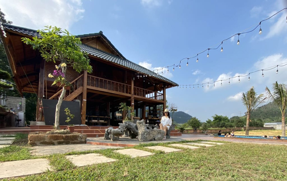 Stream House - Nhà Bên Suối