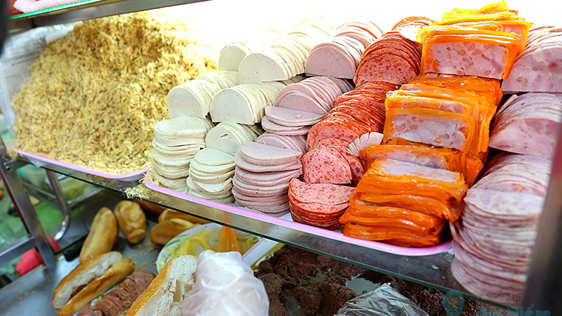 BÁNH MÌ HUYNH HOA “ĐẮT NHẤT” SÀI GÒN CÓ GÌ NGON? 17
