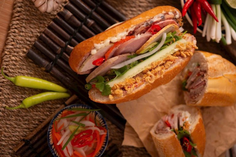 Bánh mì Hà Nội – Đỉnh cao ẩm thực đường phố Việt