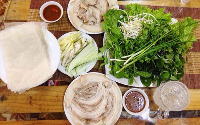 Bánh tráng cuốn thịt heo chợ Cồn – Món ăn lôi cuốn qua nhiều thế hệ