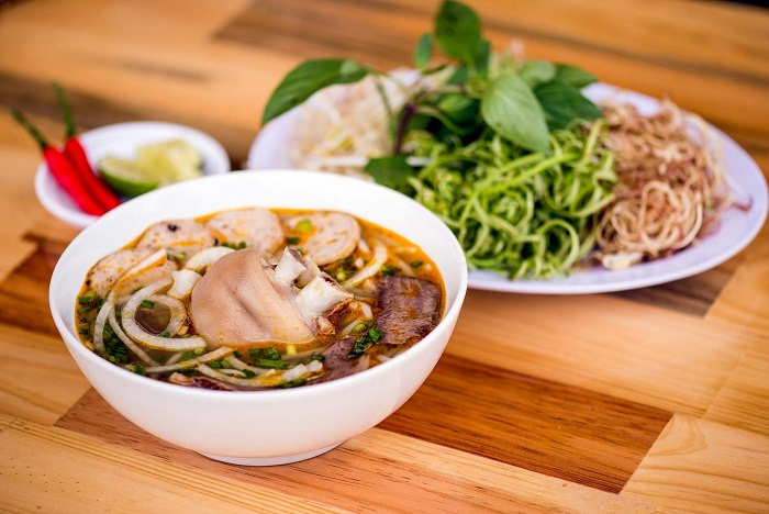 Bún bò Huế - đặc sản dân dã làm say lòng biết bao thực khách 1