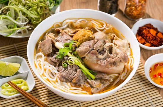 Bún bò Huế - đặc sản dân dã làm say lòng biết bao thực khách 33
