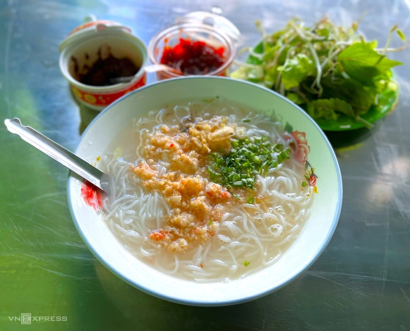 Bún tôm Bình Định - Tô bún ngọt thanh mang hương vị biển cả 1