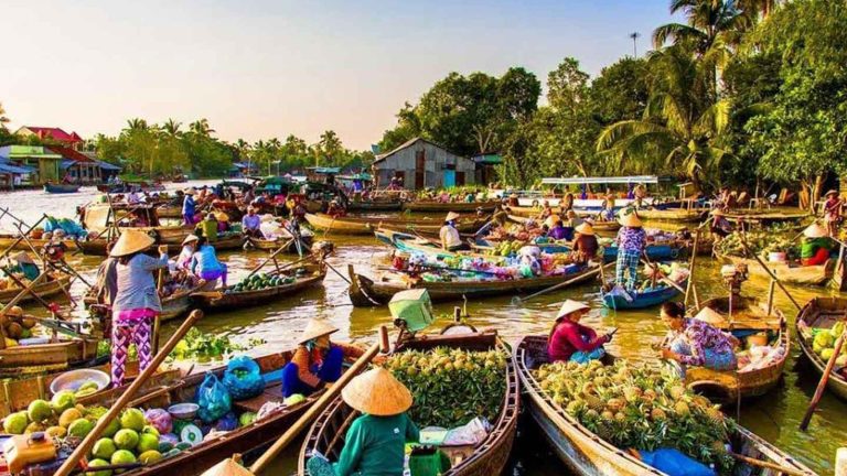 CHỢ NỔI LONG XUYÊN – BẢN HÒA CA MỘC MẠC GIỮA LÒNG SÔNG HẬU