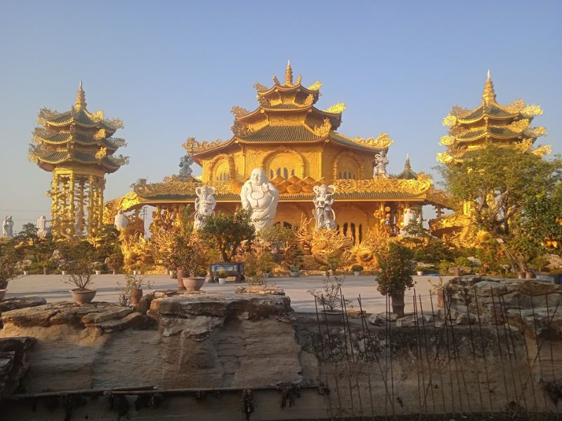 Chùa Phúc Lâm, mê mẩn vẻ đẹp lộng lẫy của ngôi chùa dát vàng 3