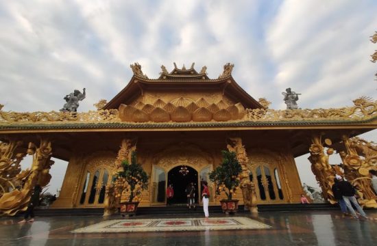 Chùa Phúc Lâm, mê mẩn vẻ đẹp lộng lẫy của ngôi chùa dát vàng 13