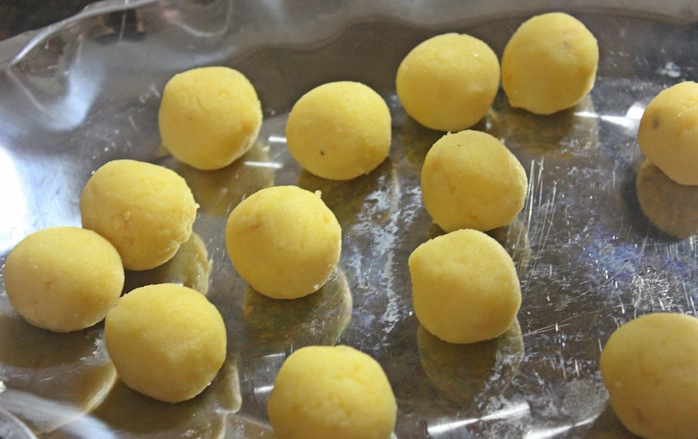 Công phu nghề làm bánh ít ngũ sắc xứ Huế 9