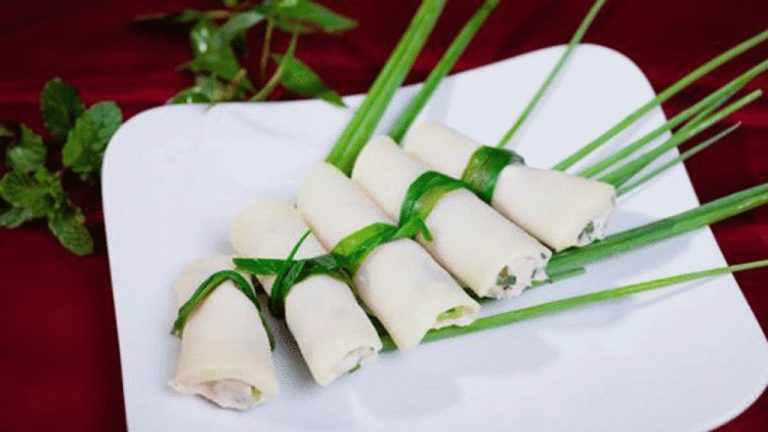 Độc đáo hương vị đắng ngọt của Măng vầu cuốn thịt