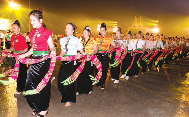 Nghệ thuật xòe Thái: Trọn vẹn hồn di sản 1
