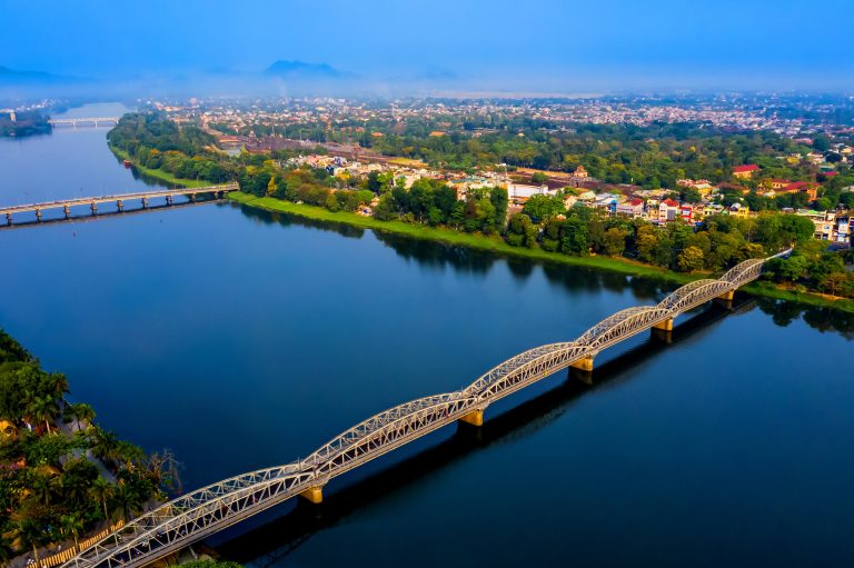 Tour Free & Easy Huế – Flight + Hotel Combo (Expedia)