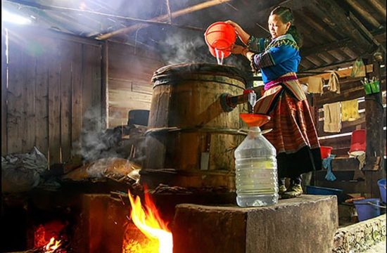 Đặc sản rượu ngô Sùng Phài 29
