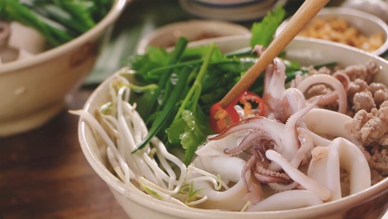 Hủ tiếu mực – hương vị biển cả giữa lòng đô thị