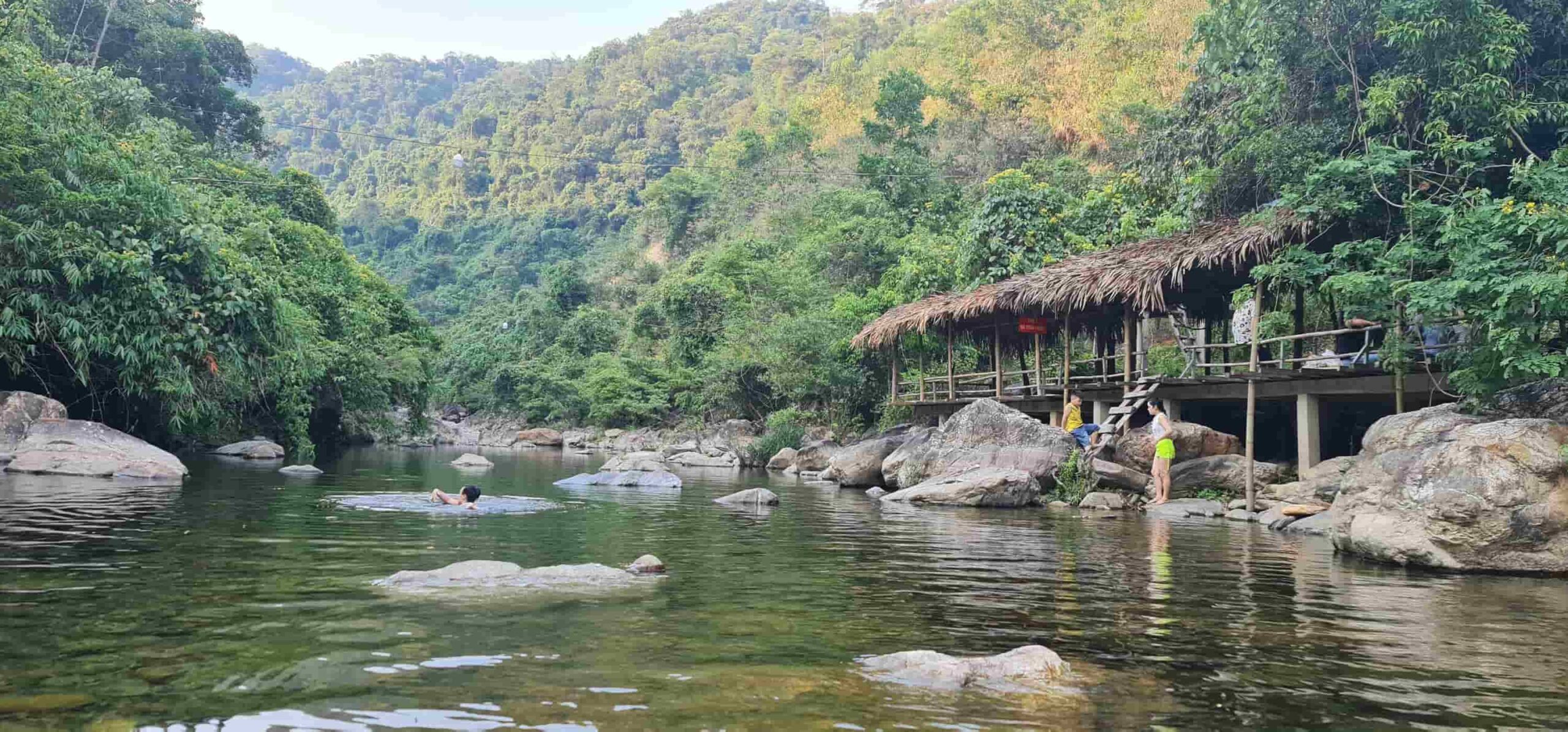  Pârle Glamping – Glamping gỗ giữa rừng và suối Pâr Le 1