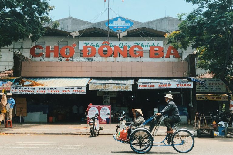 Kinh nghiệm đi chợ Đông Ba – Ăn ngon, mua sắm rẻ