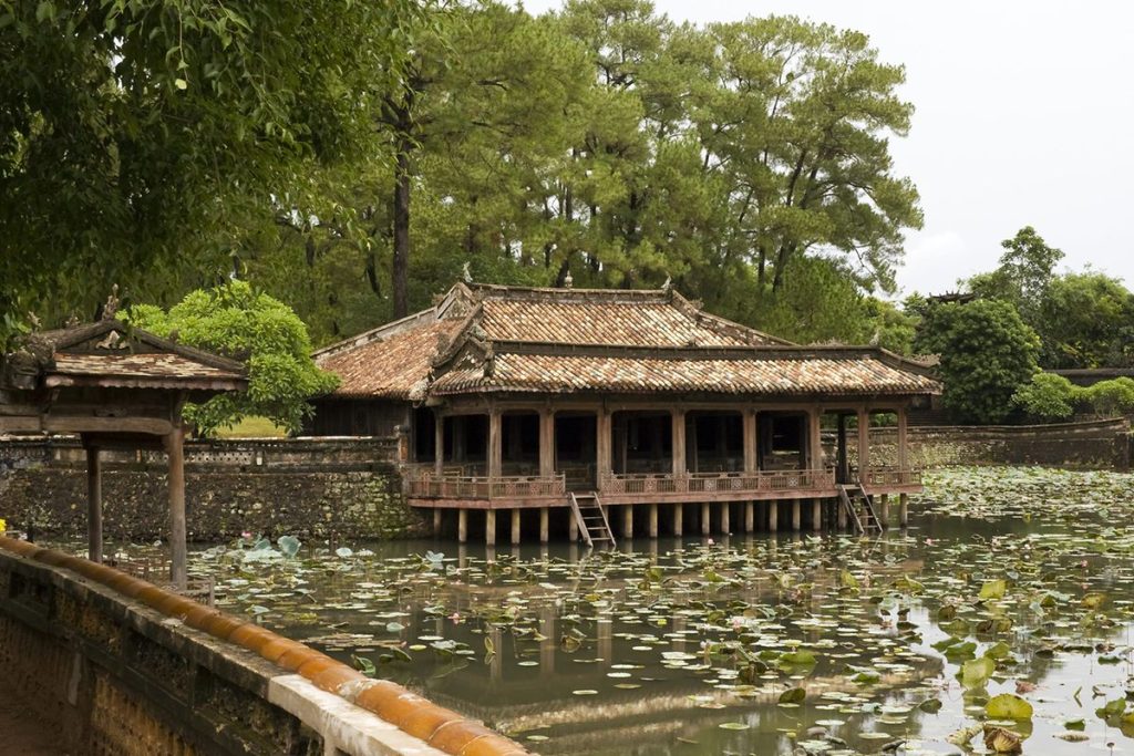Lăng Tự Đức - Nơi an giấc đầy nhã nhặn của vị vua uyên bác với tâm hồn thi sĩ 11