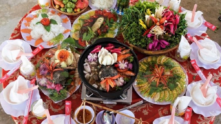 Lẩu Mắm U Minh: Đặc Sản Miền Tây Hương Vị Đậm Đà