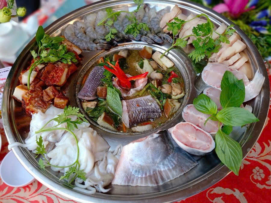 Lẩu Mắm U Minh: Đặc Sản Miền Tây Hương Vị Đậm Đà 3