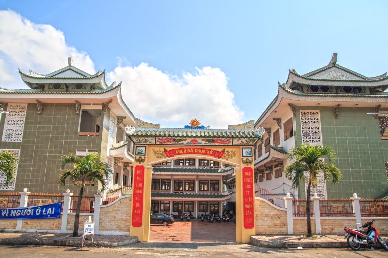 LỊCH TRÌNH 1: TÂM LINH – NÚI CẤM – TRÀ SƯ – MIẾU BÀ CHÚA XỨ