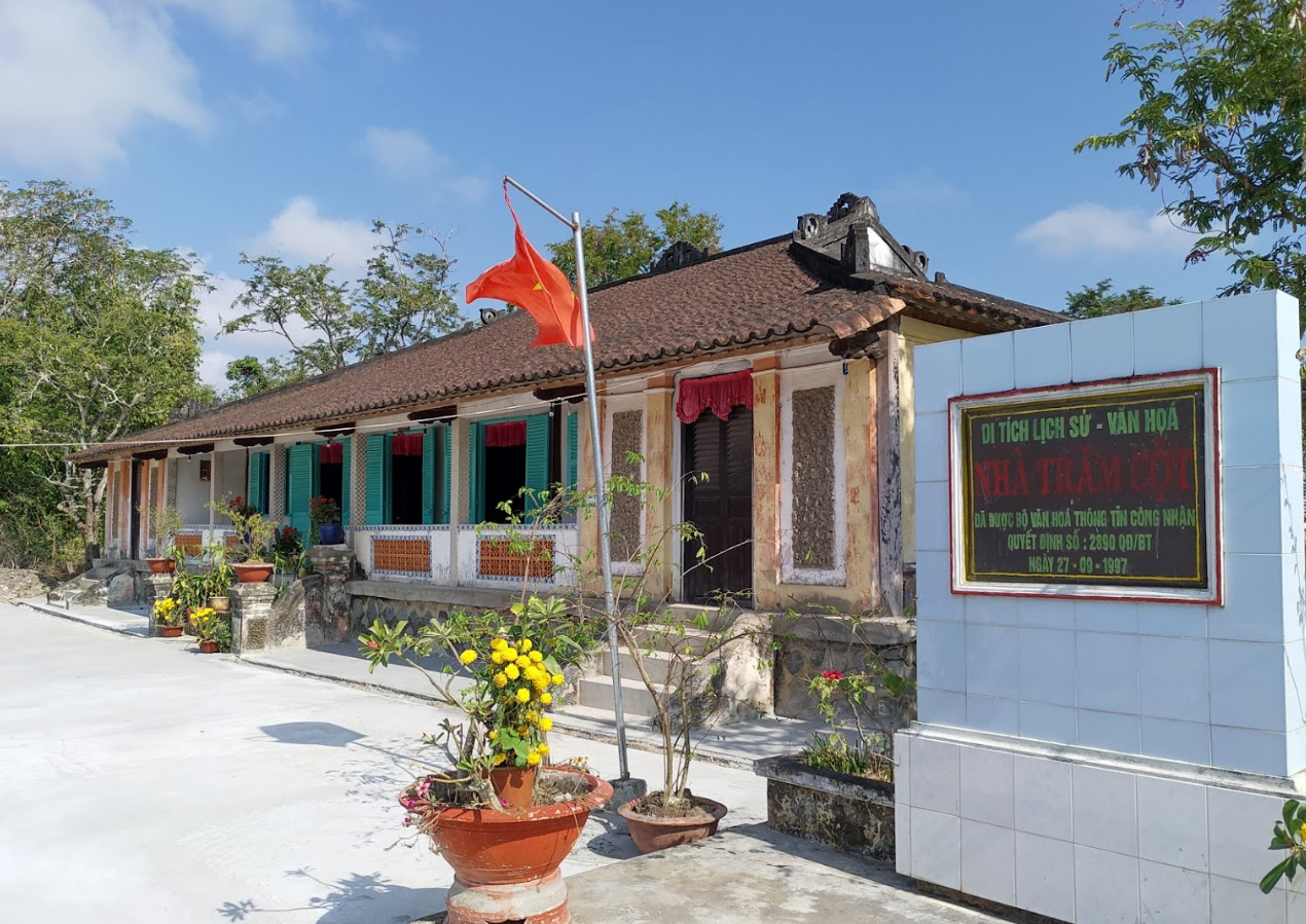 Nhà cổ trăm cột - Ngôi nhà rường độc đáo kiểu Huế ở miền Tây 1