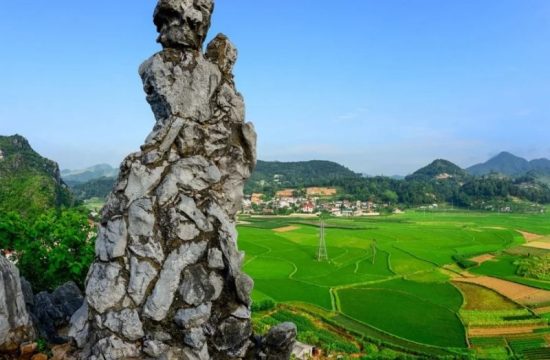 Khám phá Núi Tô Thị và câu chuyện cảm động phía sau tượng đá 33