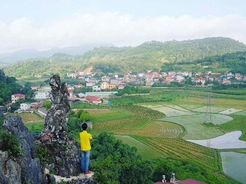 Khám phá Núi Tô Thị và câu chuyện cảm động phía sau tượng đá 9