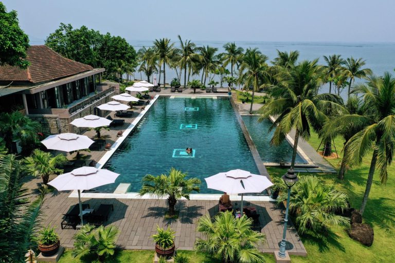 Vedana Lagoon Resort & Spa – Nép mình giữa hồ nước xanh và triền đồi phảng phất hương rừng