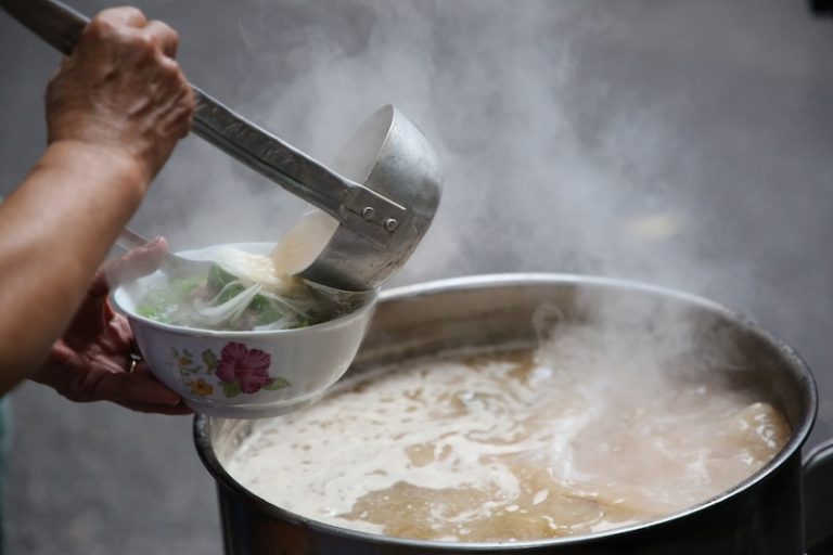 Tô phở bò Ấu Triệu có gì lại được Michelin vinh danh?