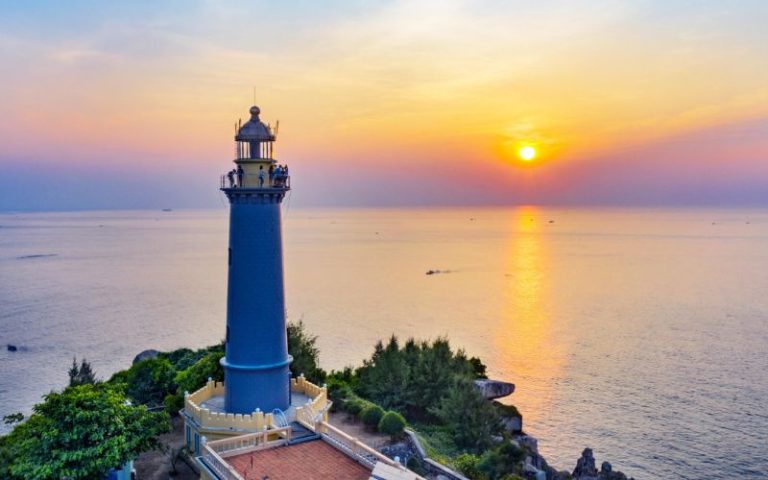 Biển Bãi Môn – Bãi biển đón ánh mặt trời đầu tiên ở Việt Nam
