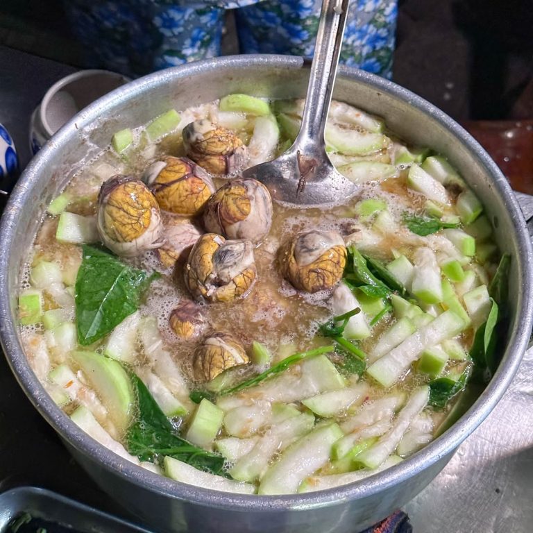 Trứng vịt lộn kiểu Huế: Cách người Huế biến một món ăn dân dã thành đặc sản ai cũng muốn thử một lần