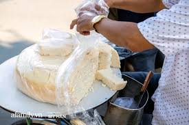 “Ổ bánh bò” nổi tiếng nhất Cần Thơ mỗi ngày chỉ bán trong vòng 1 tiếng là hết sạch, dân miền Tây muốn ăn phải canh giờ!