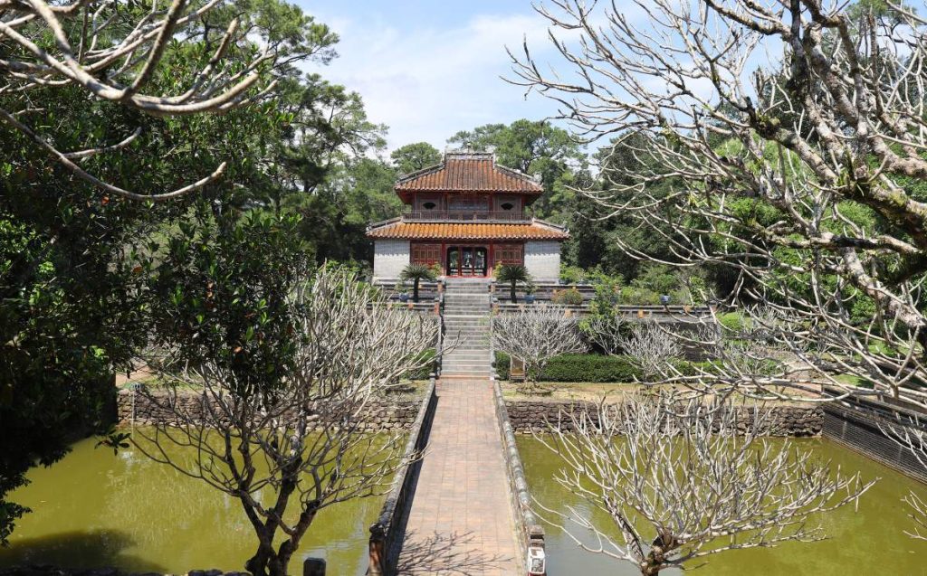 Tìm hiểu lịch sử lăng mộ vua Minh Mạng bên bờ sông Hương 13