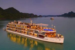 Du thuyền Heritage Bình Chuẩn Cát Bà: Hành Trình Nghỉ Dưỡng Sang Trọng Trên Vịnh Lan Hạ 18 Du thuyền Heritage Bình Chuẩn Cát Bà: Hành Trình Nghỉ Dưỡng Sang Trọng Trên Vịnh Lan Hạ 17