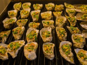 Hàu Sữa Nướng Mỡ Hành – Món Ăn “Gây Thương Nhớ” Ở Bãi Cháy 33