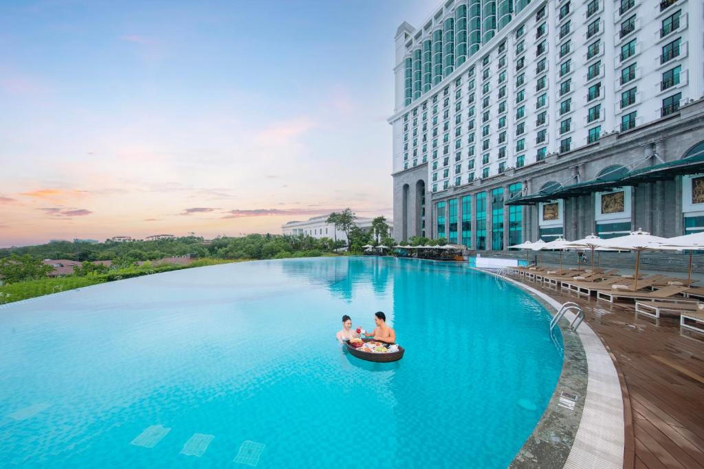 FLC Hạ Long Bay Golf Club & Luxury Resort 1