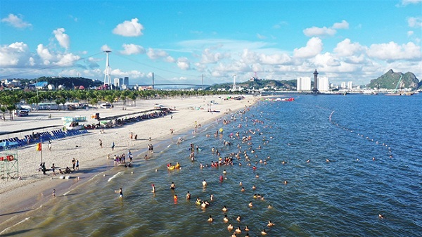 Khám phá Bãi Biển Bãi Cháy – Quảng Ninh 5