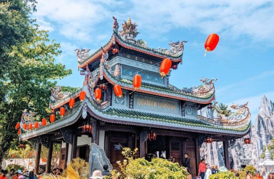 Chùa Thanh Lương – Ngôi chùa ven biển với pho tượng Phật nổi kỳ diệu 13